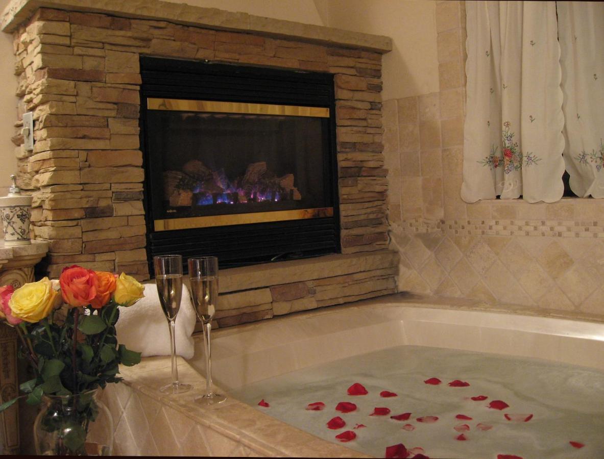 Deluxe King Suite at Adobe Village Inn