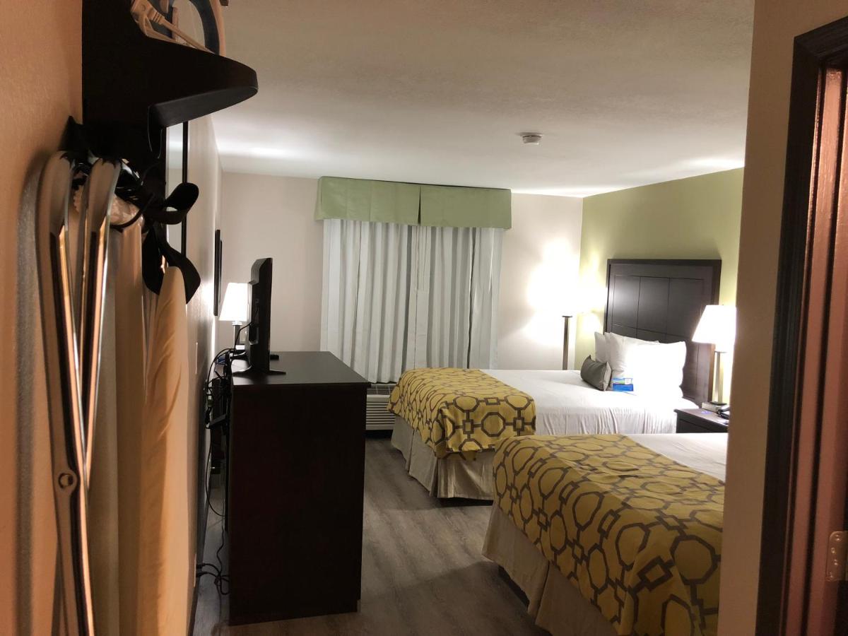 Queen Room with Two Queen Beds - Non-Smoking at Baymont by Wyndham Phoenix I-10 near 51st Ave