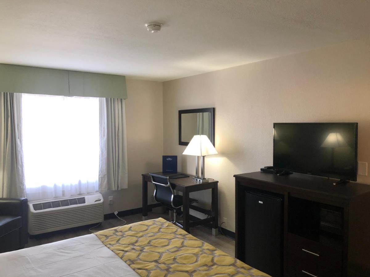 King Room - Non-Smoking at Baymont by Wyndham Phoenix I-10 near 51st Ave