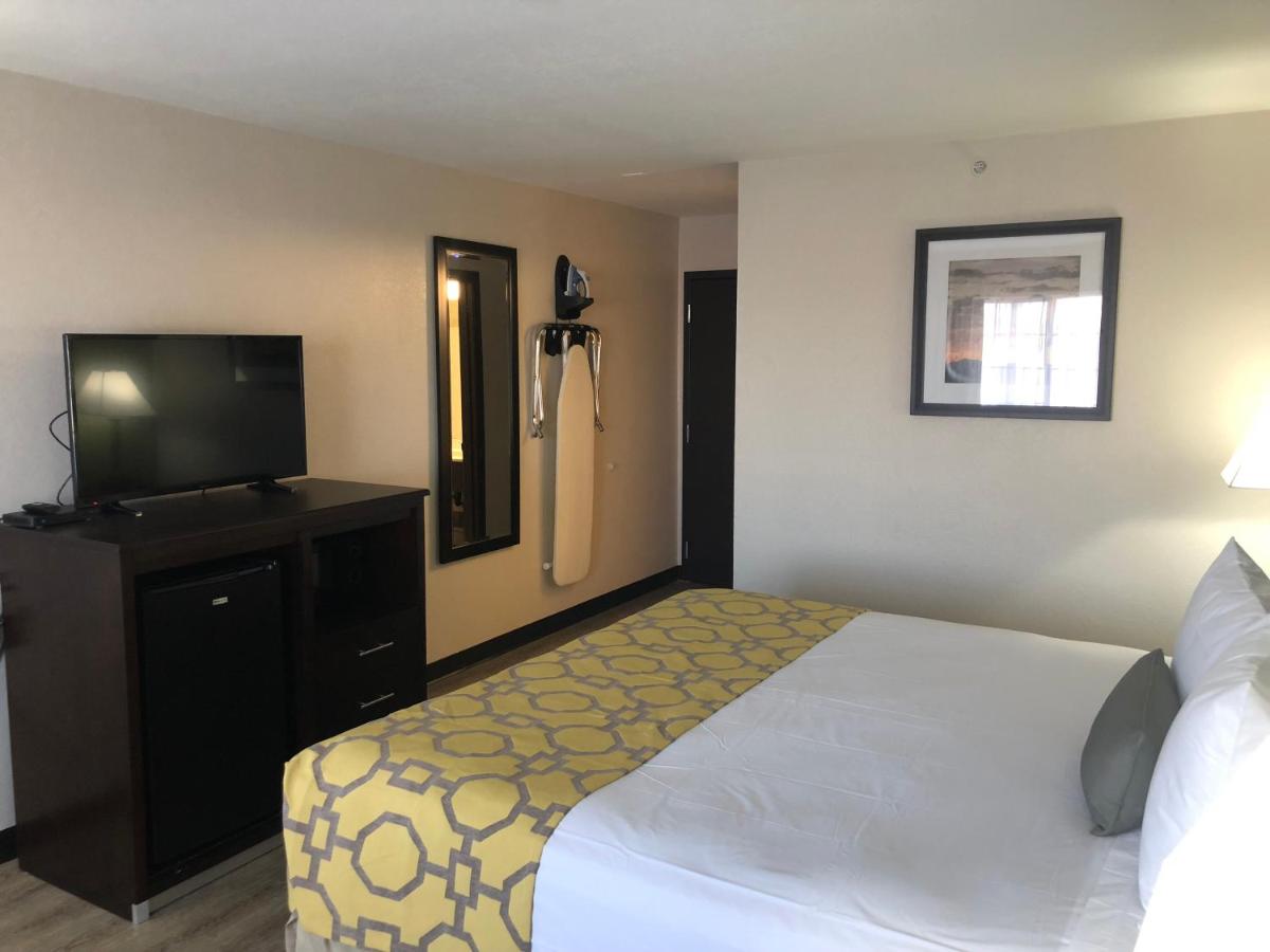King Room - Non-Smoking at Baymont by Wyndham Phoenix I-10 near 51st Ave