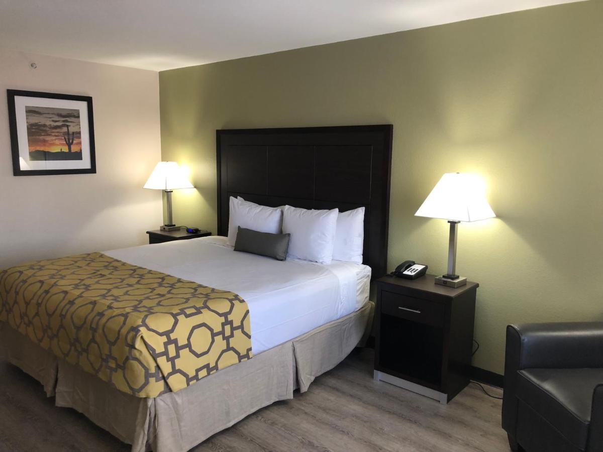 King Room - Non-Smoking at Baymont by Wyndham Phoenix I-10 near 51st Ave