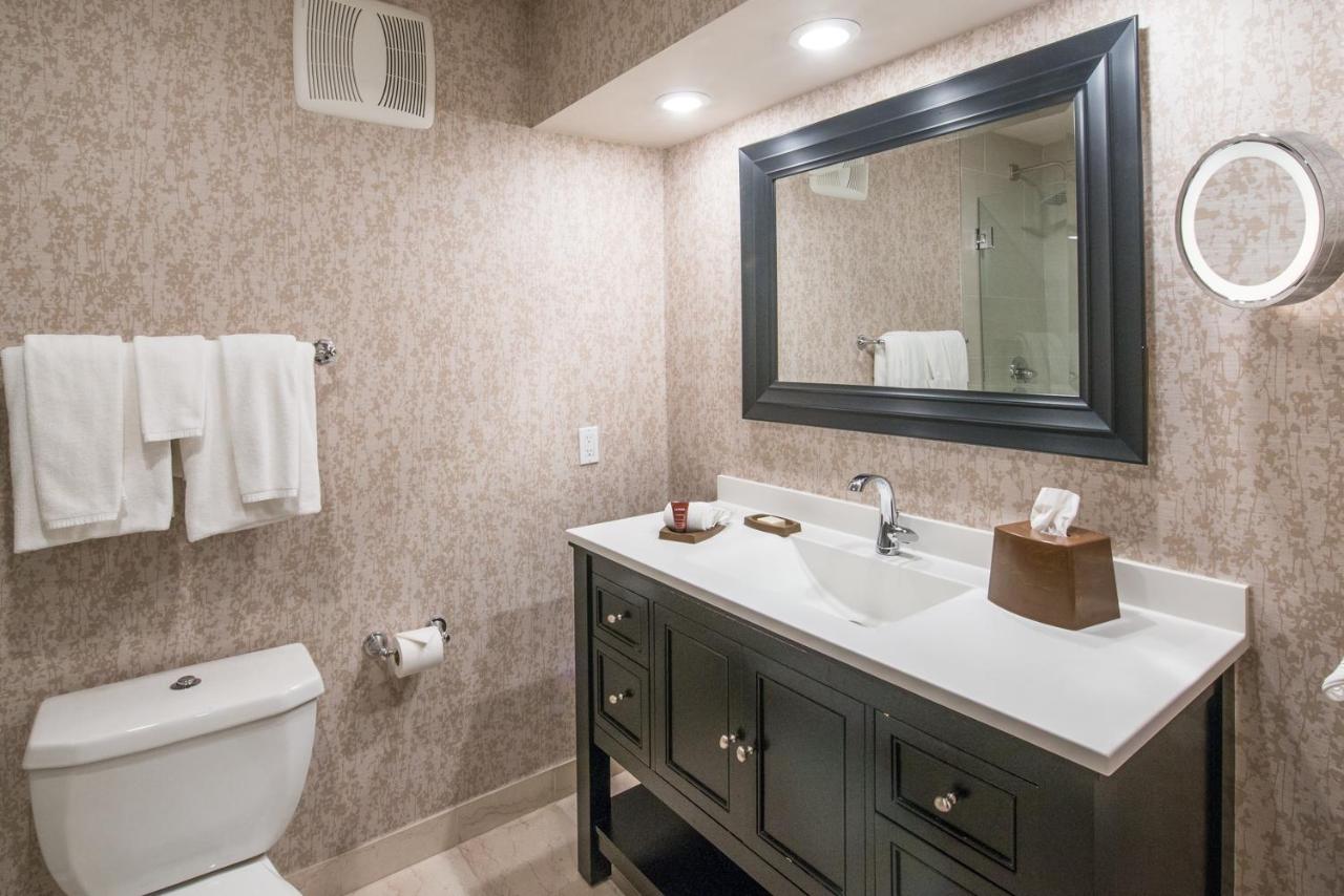 Deluxe King Room at Creekside Inn