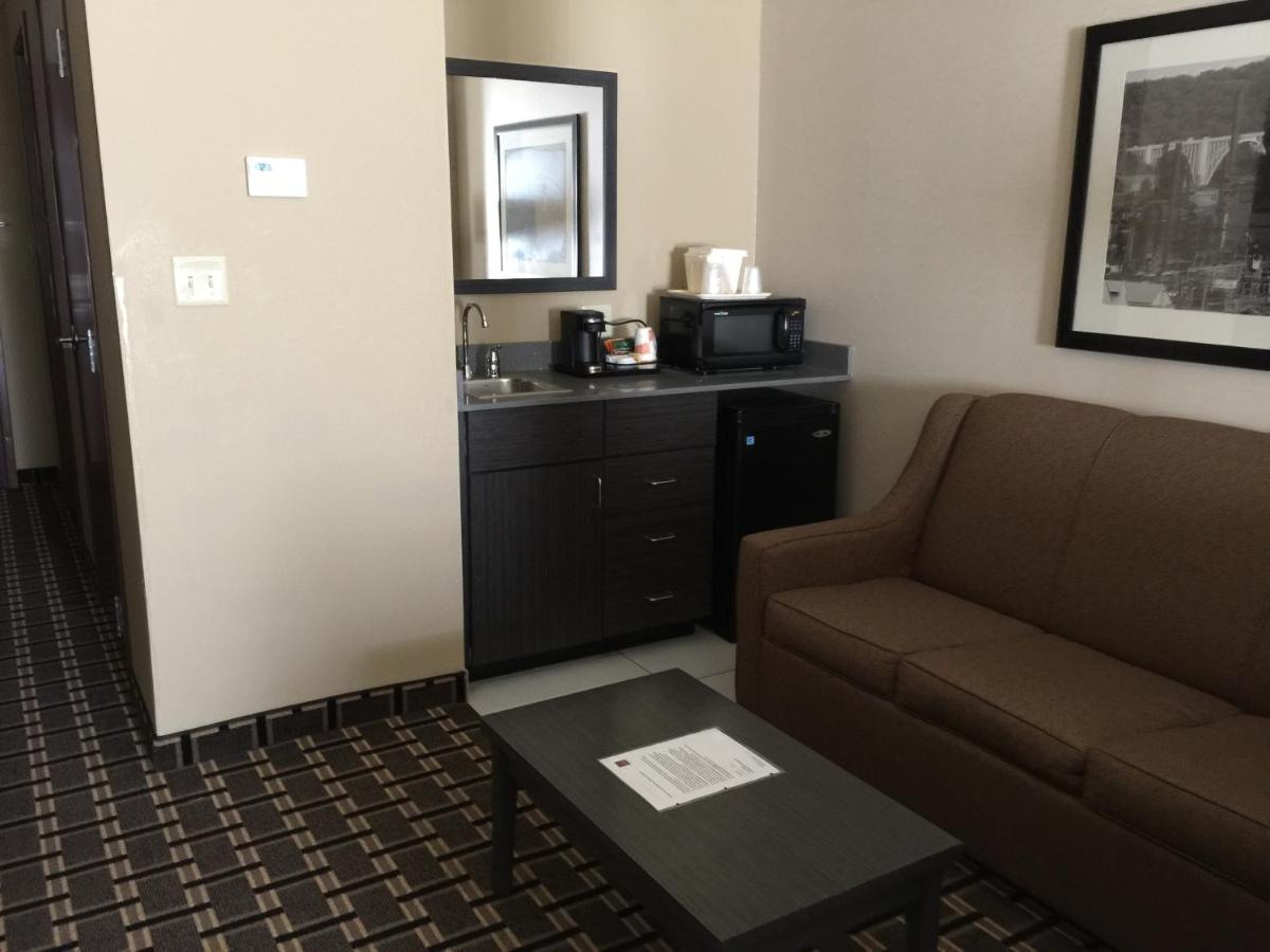 Queen Suite with Two Queen Beds with Sofabed and Bath Tub at Comfort Suites