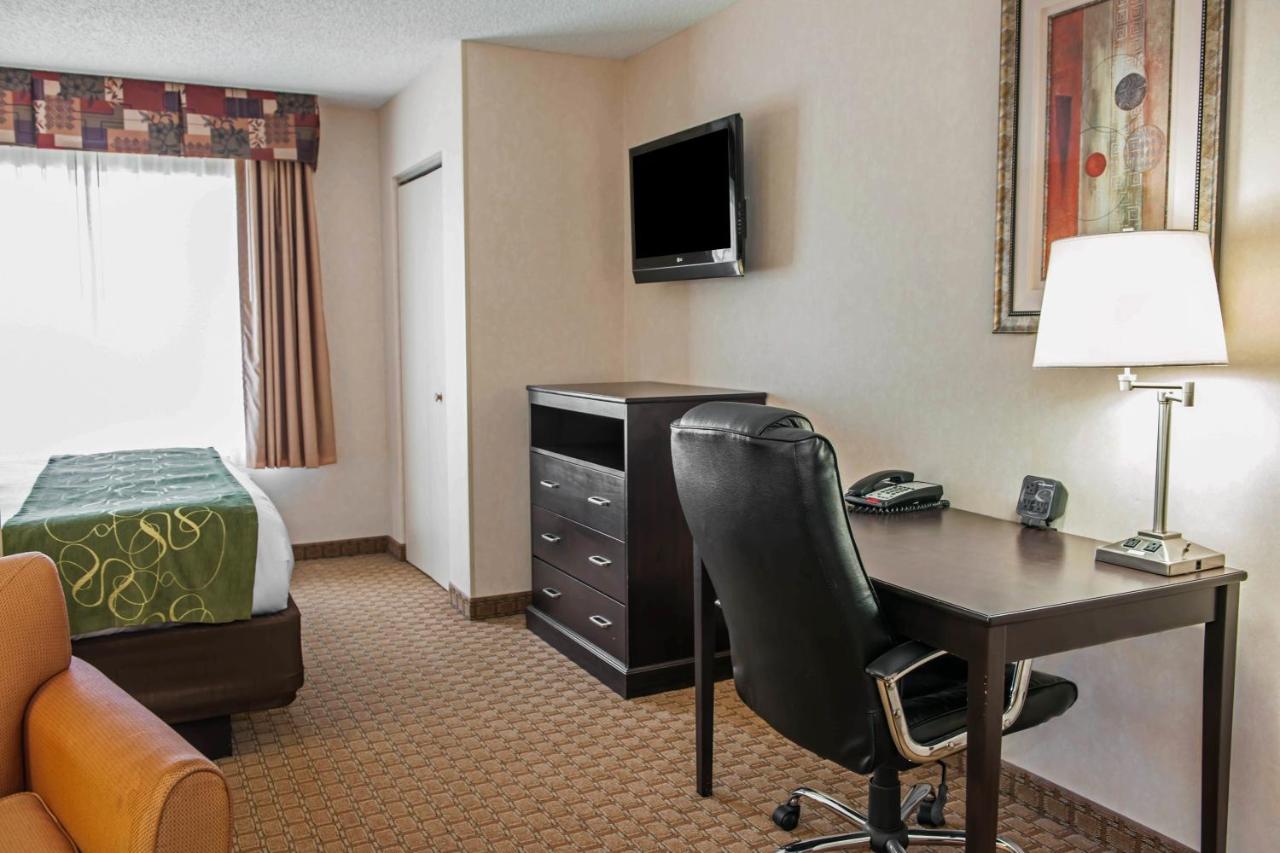 King Suite - Disability Access/Non-Smoking at Comfort Suites Southport