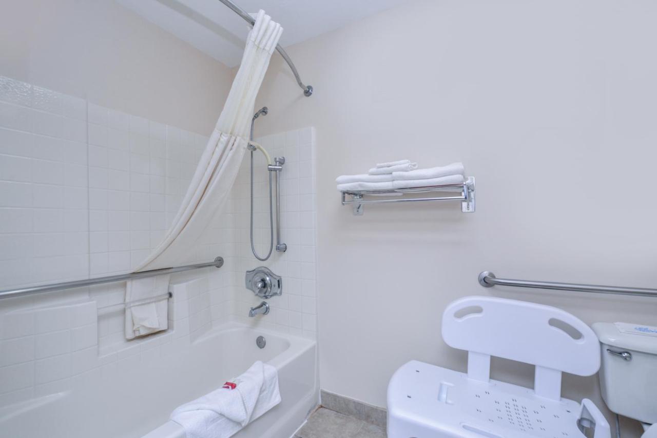 Queen Room - Disability Access/Non-Smoking at Travelodge Suites by Wyndham Newberg