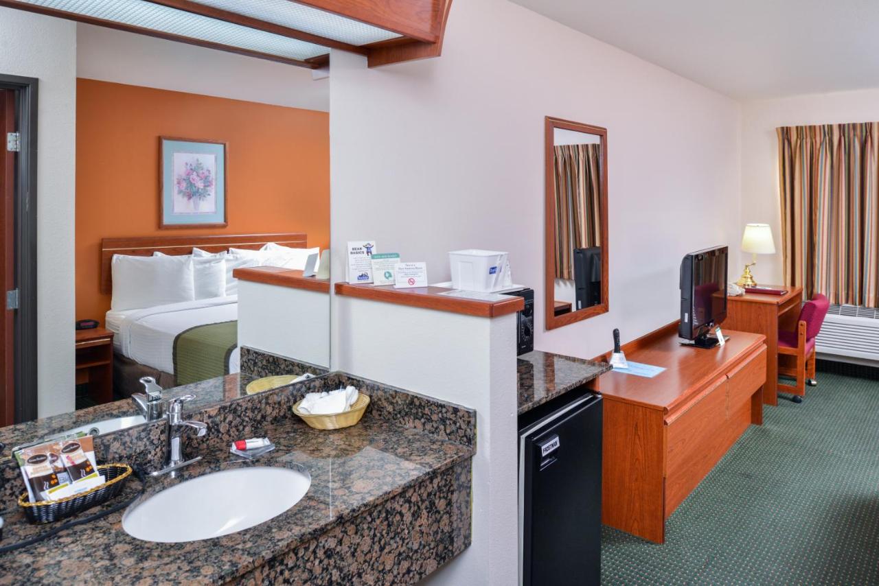 King Room - Non-Smoking at Travelodge Suites by Wyndham Newberg