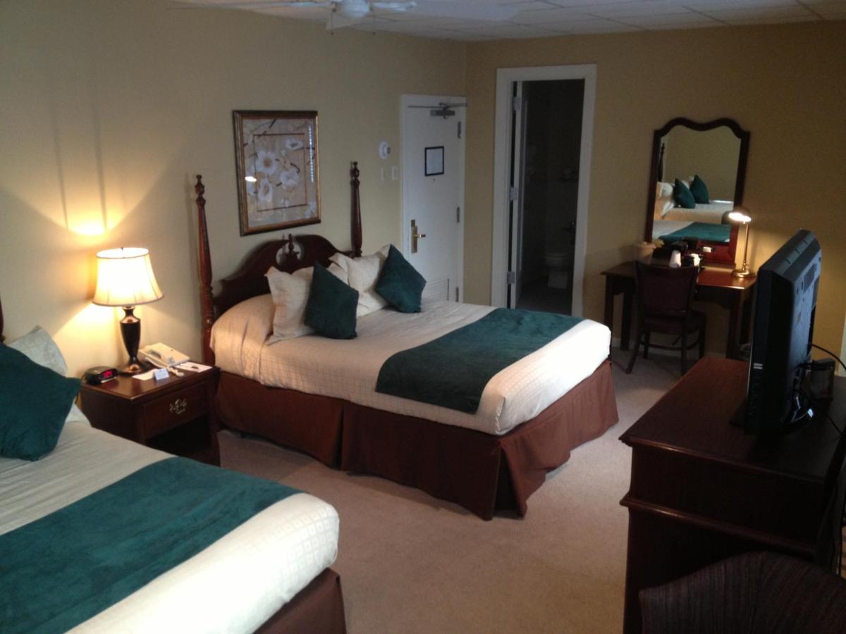Queen Room with Two Queen Beds - Non-Smoking at Missouri Athletic Club
