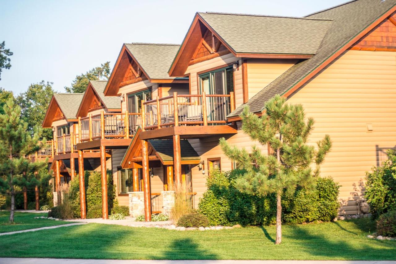 Deluxe King Studio at Ruttgers Bay Lake Lodge