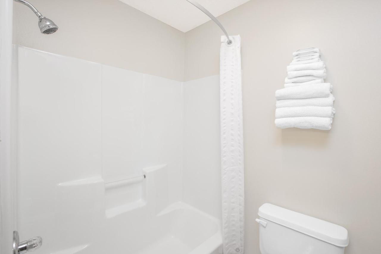 Double Room with Two Double Beds - Smoking at Super 8 by Wyndham Bethany MO
