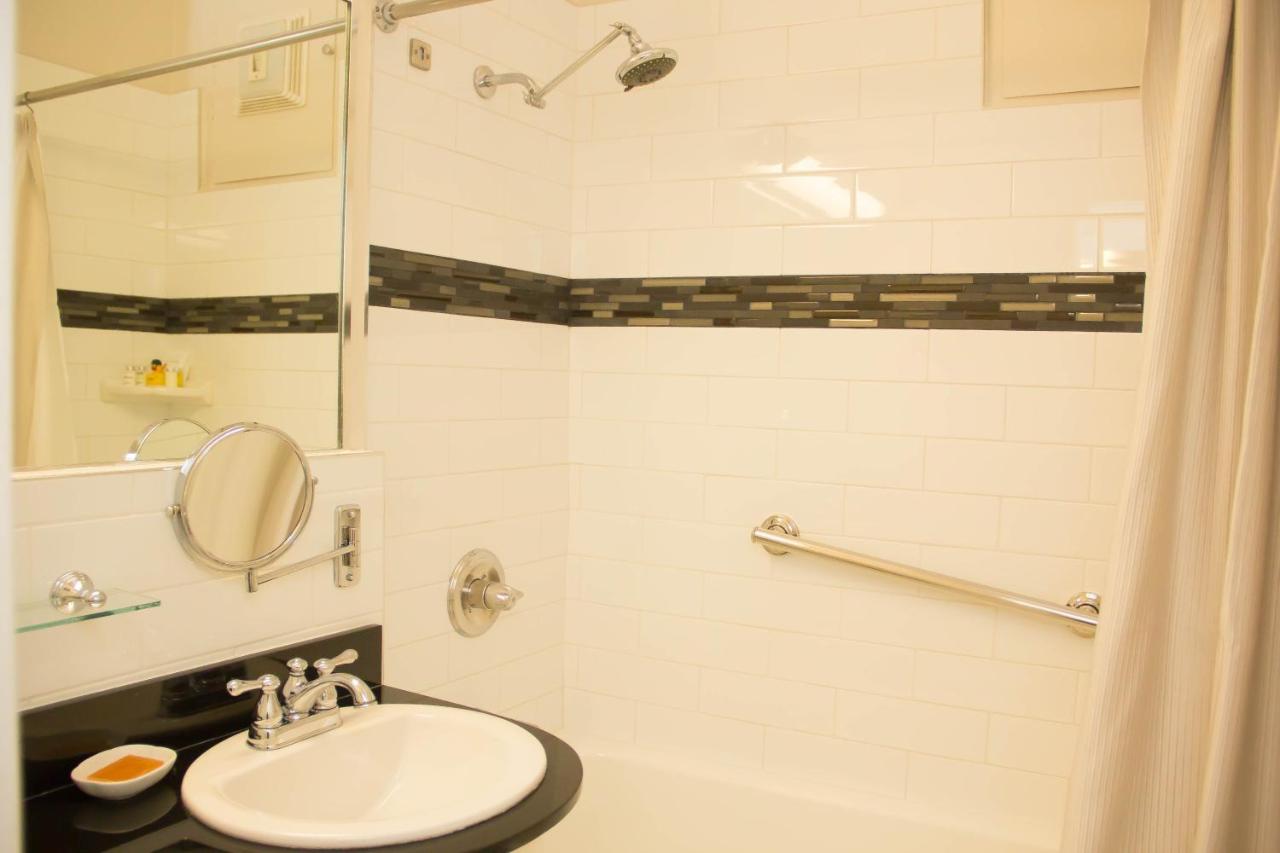 Deluxe Queen Room - Hearing Access at Chancellor Hotel on Union Square