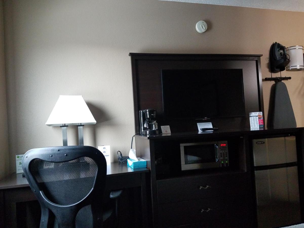 Queen Room - Non-Smoking at Americas Best Value Inn & Suites Bismarck