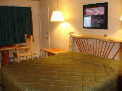 King Room at Georgetown Mountain Inn