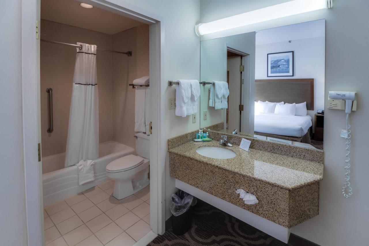King Studio at Ashmore Inn and Suites