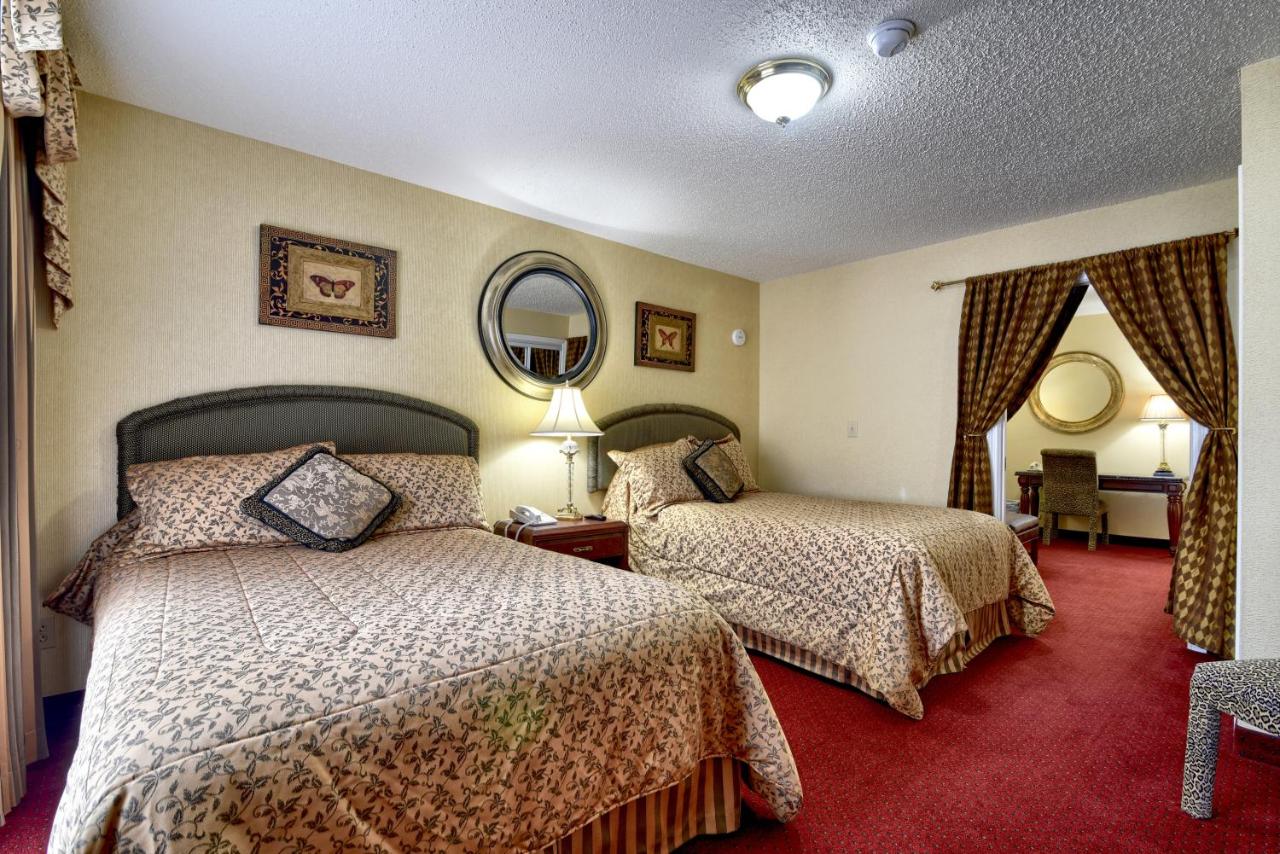 Double Suite with Lawn view at Roosevelt Inn and Suites Saratoga Springs