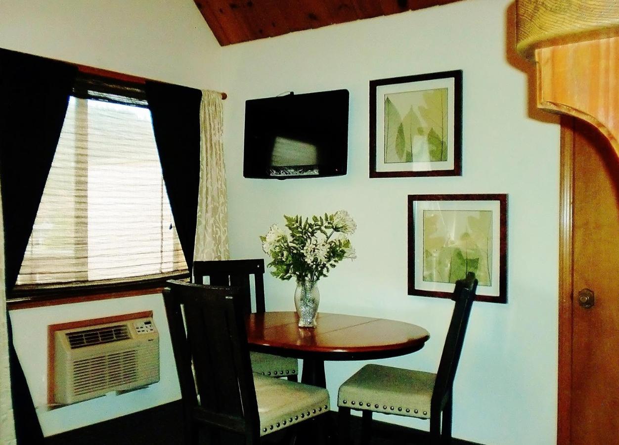 Deluxe King Suite at The North Shore Inn