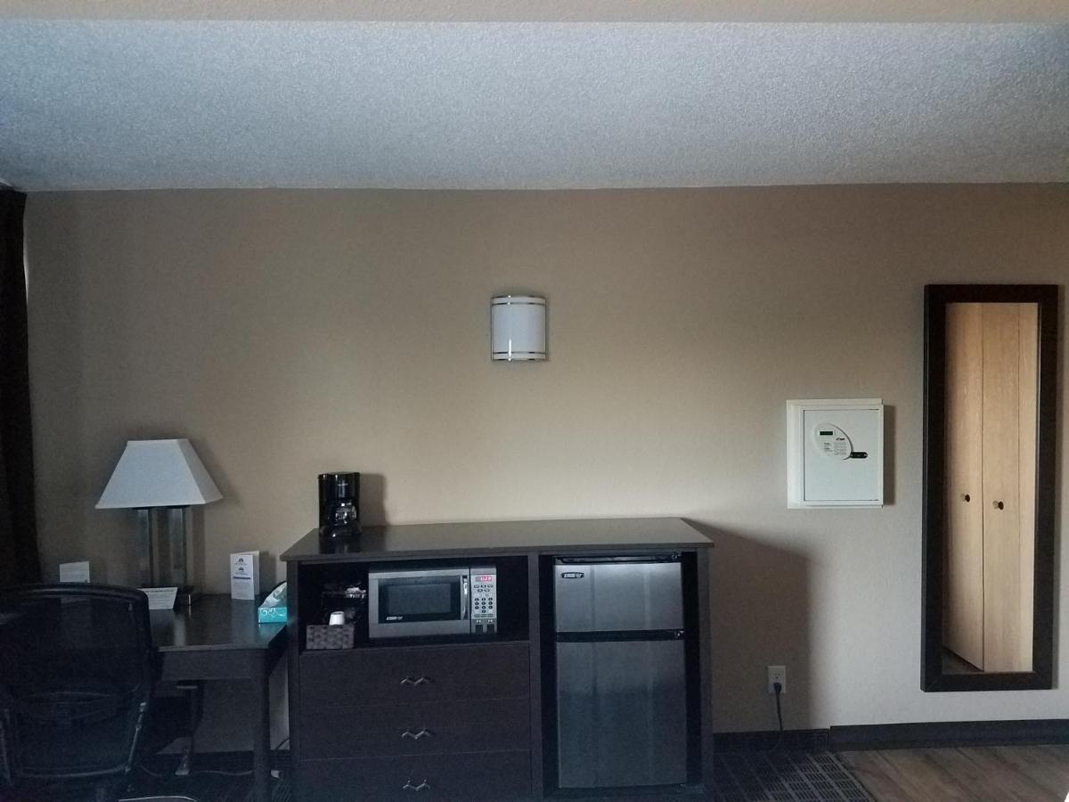 Two Queen Beds Executive Non-Smoking at Americas Best Value Inn & Suites Bismarck