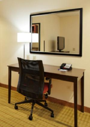  | Holiday Inn Express Hotel & Suites FLORENCE NORTHEAST