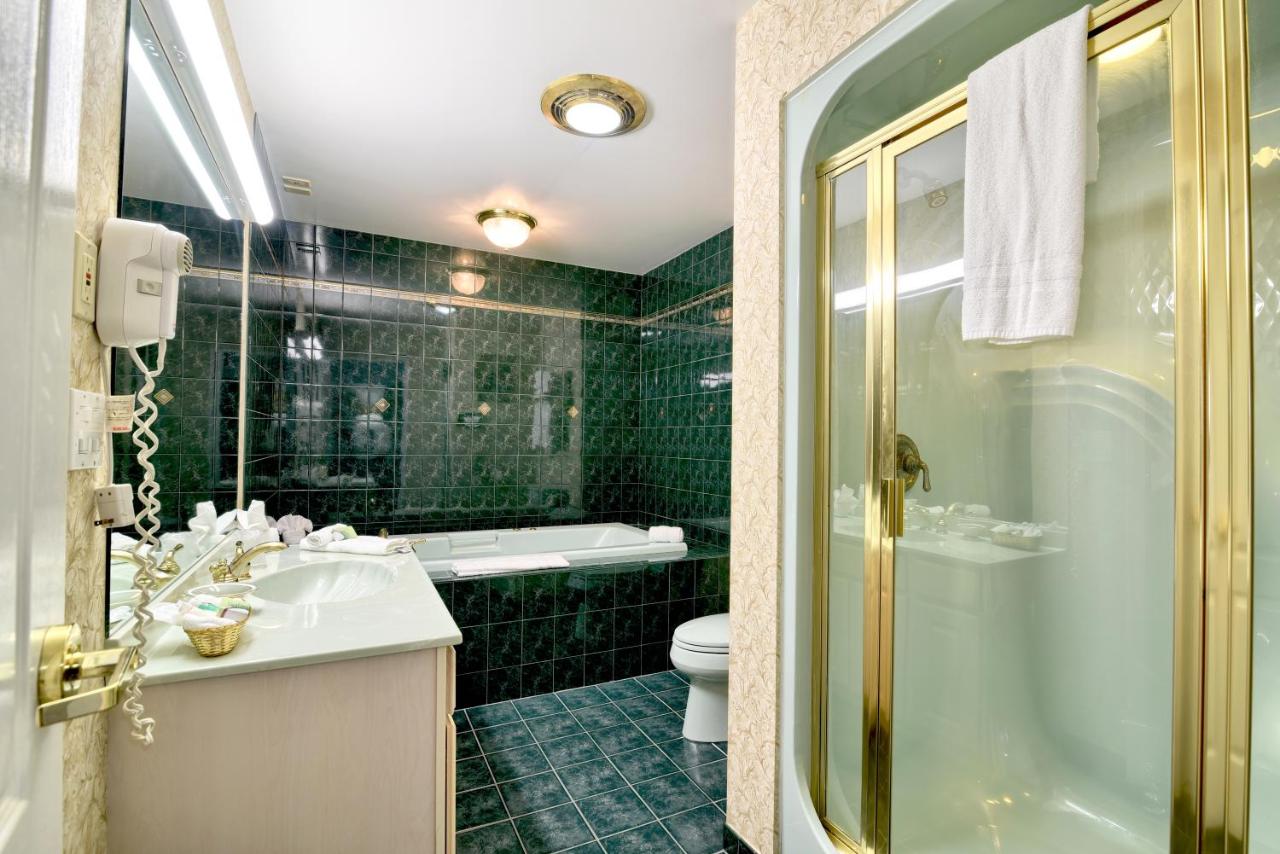 Executive King Suite - Office Main Building at Roosevelt Inn and Suites Saratoga Springs