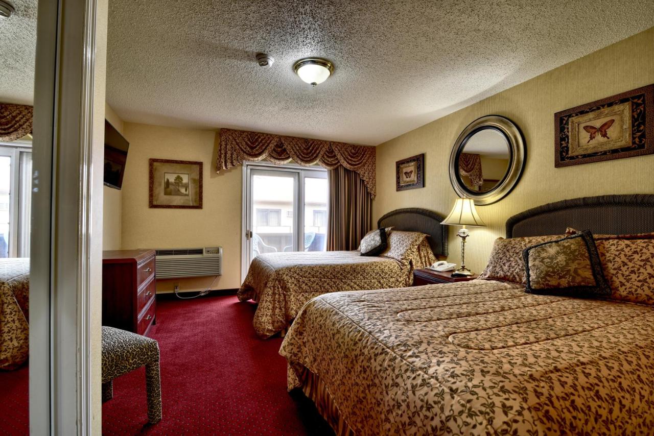 Double Suite with Lawn view at Roosevelt Inn and Suites Saratoga Springs