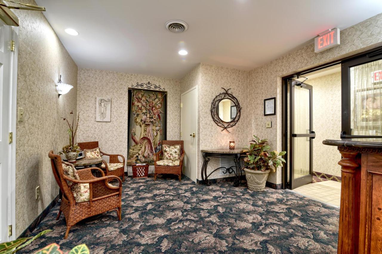 Romantic Getaway Package at Roosevelt Inn and Suites Saratoga Springs