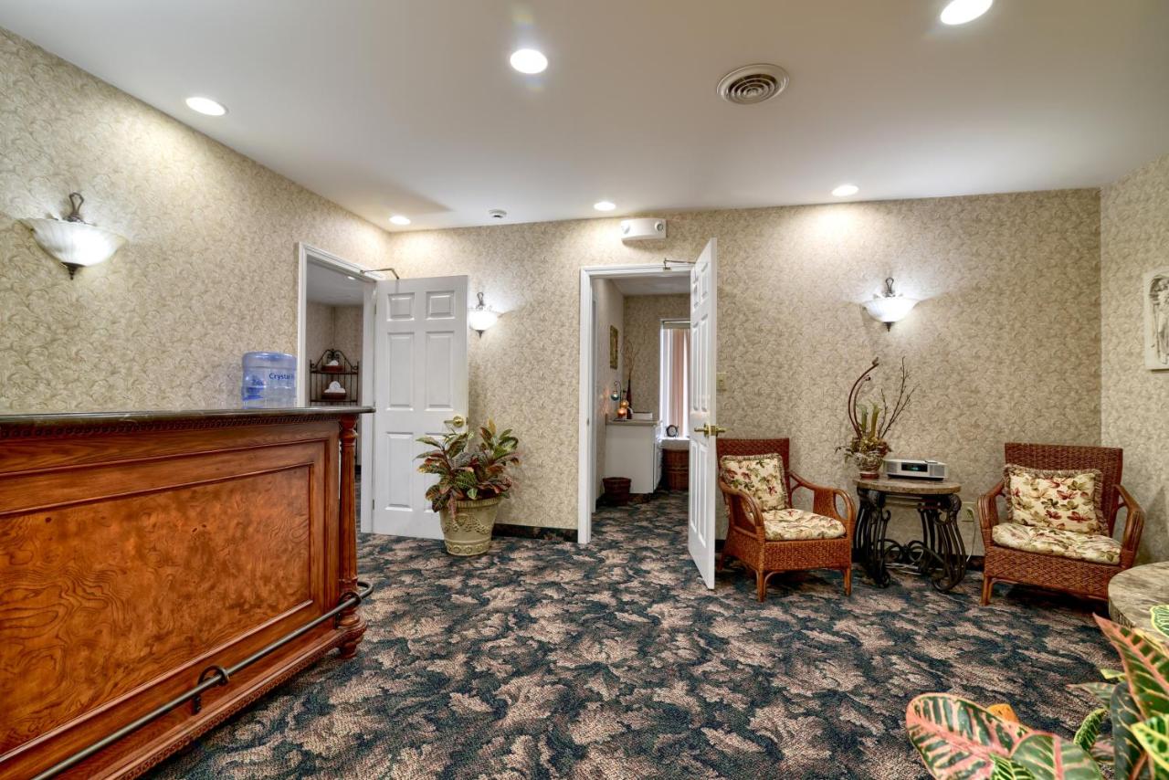 Romantic Getaway Package at Roosevelt Inn and Suites Saratoga Springs