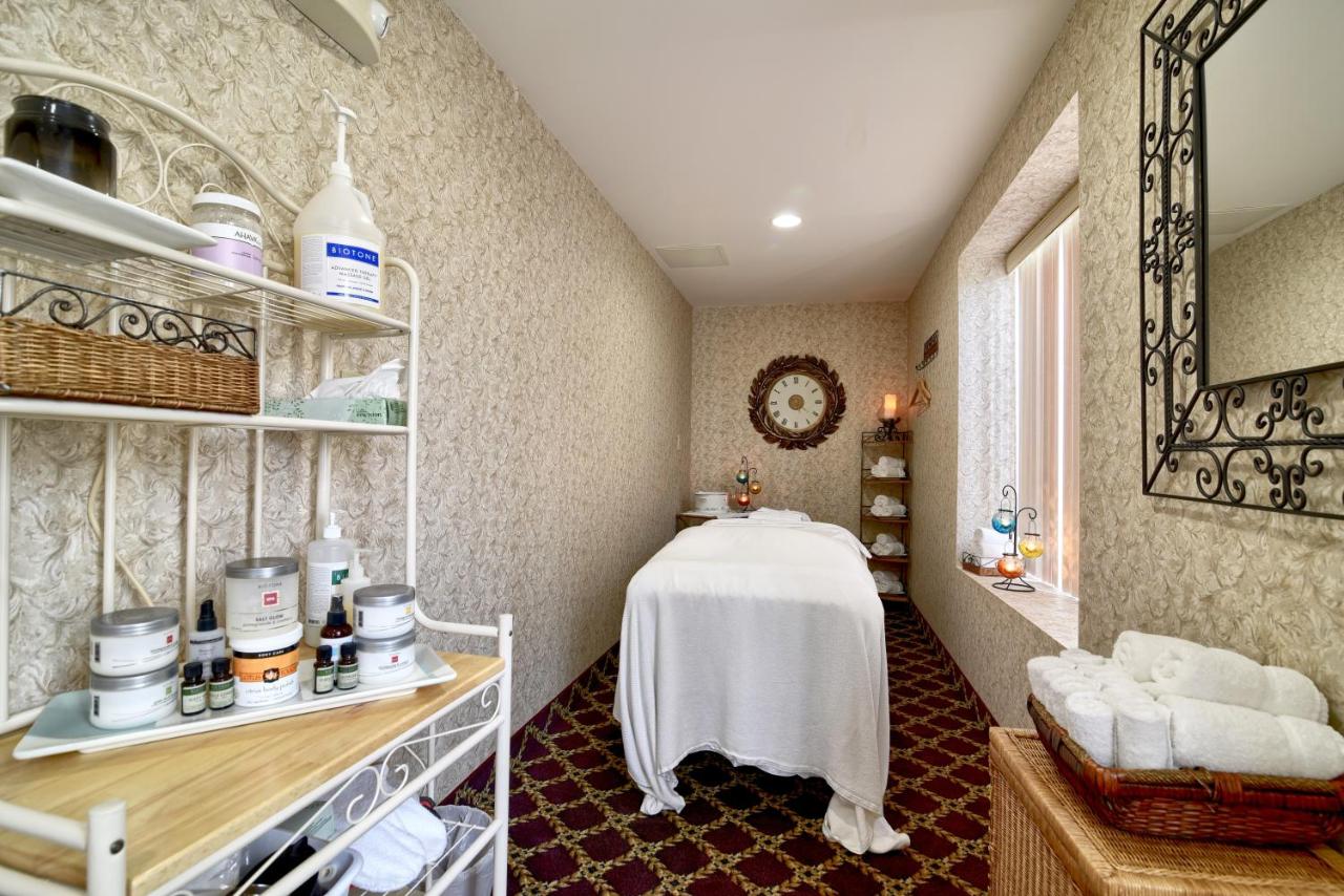Romantic Getaway Package at Roosevelt Inn and Suites Saratoga Springs