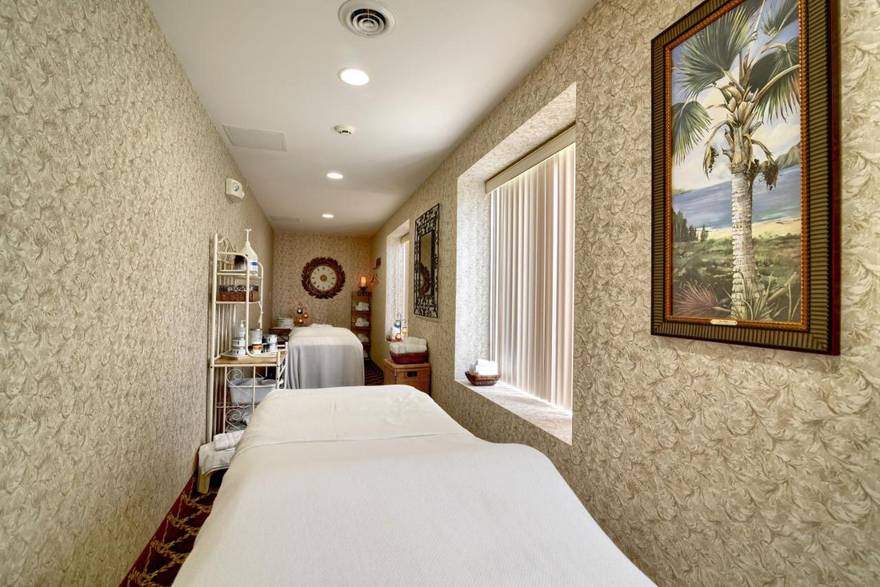 Romantic Getaway Package at Roosevelt Inn and Suites Saratoga Springs