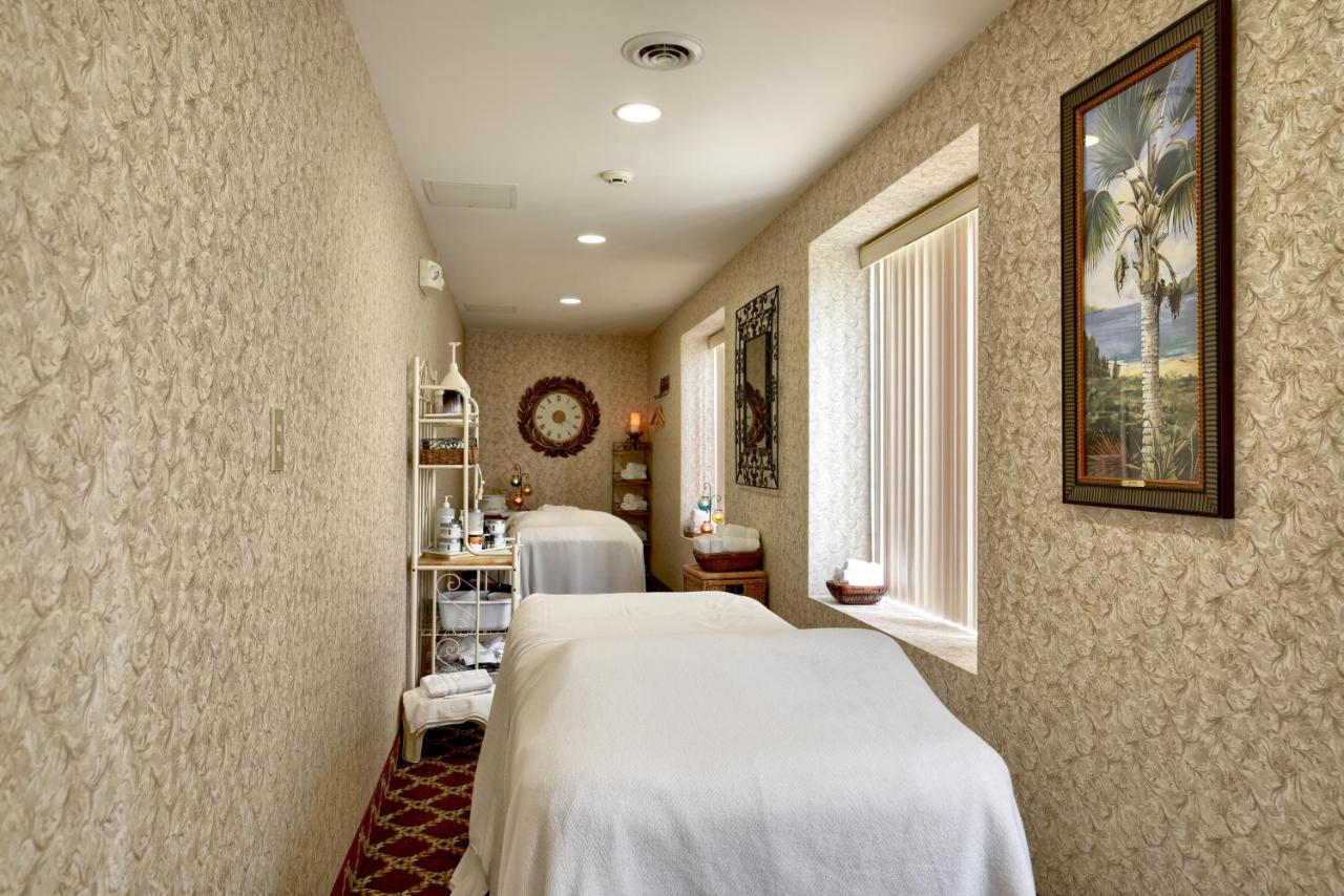 Romantic Getaway Package at Roosevelt Inn and Suites Saratoga Springs