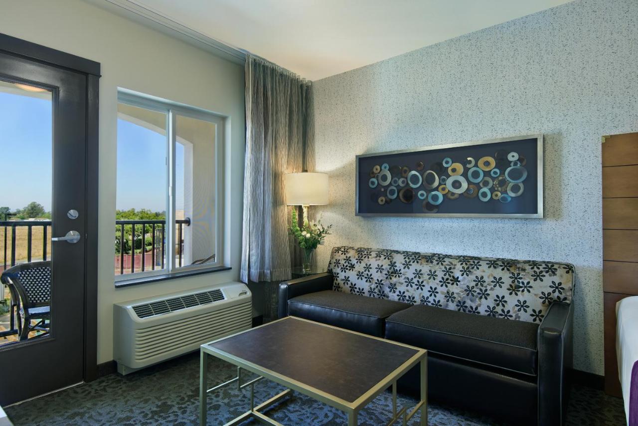 Balcony 2 Queen Suite at Oxford Suites Sonoma County