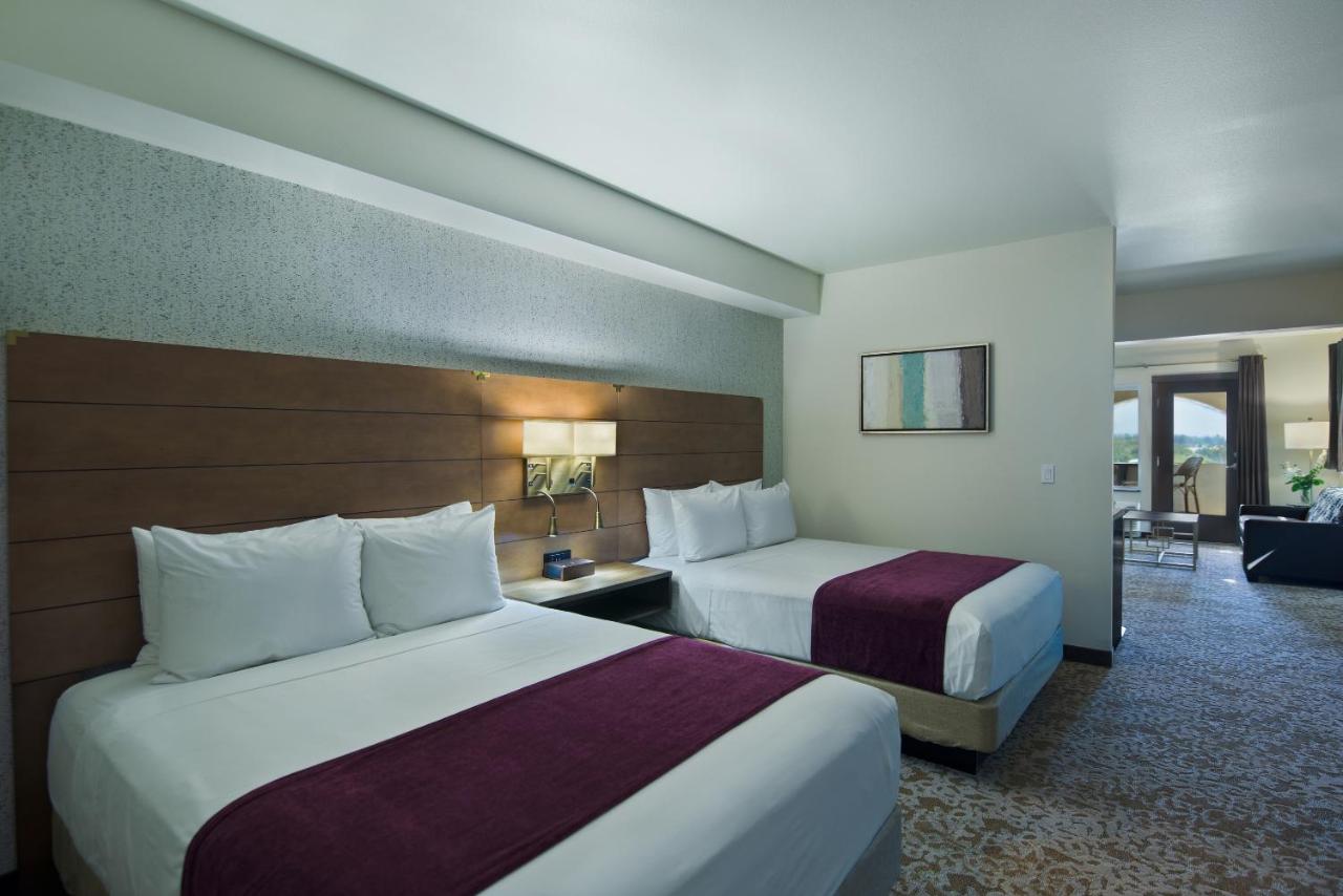 Extended Stay 2 Queen Suite at Oxford Suites Sonoma County