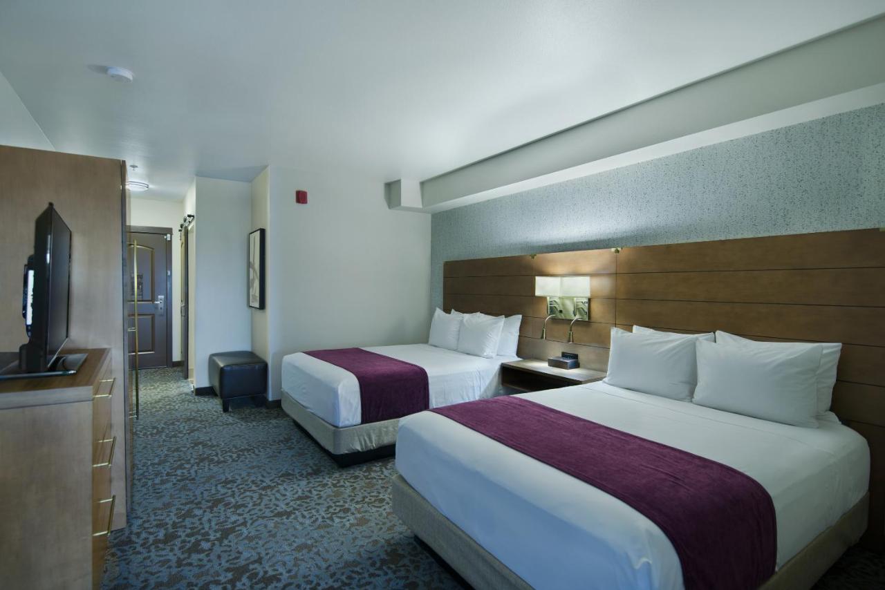Extended Stay 2 Queen Suite at Oxford Suites Sonoma County