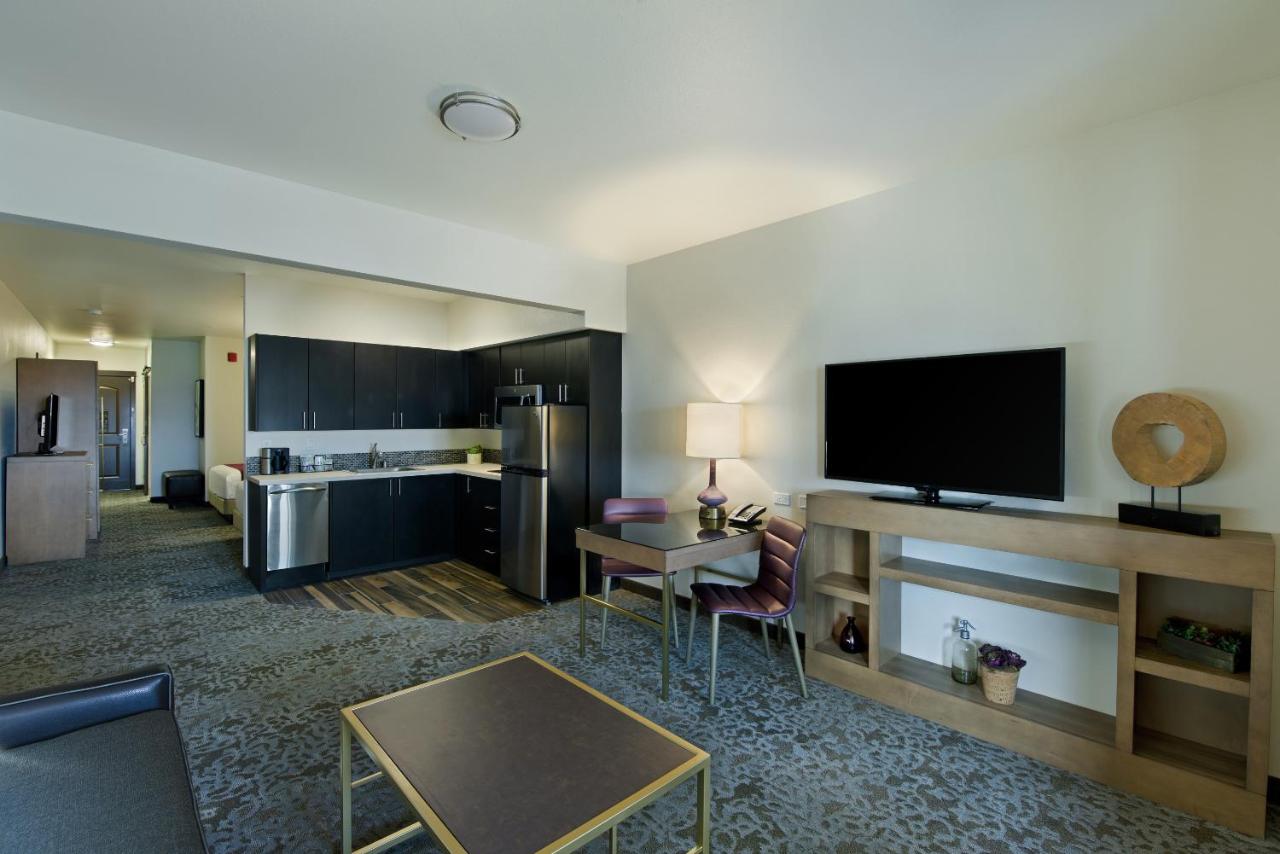Extended Stay 2 Queen Suite at Oxford Suites Sonoma County