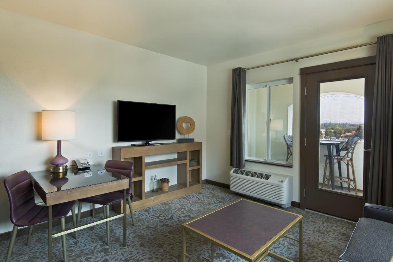 Extended Stay 2 Queen Suite at Oxford Suites Sonoma County