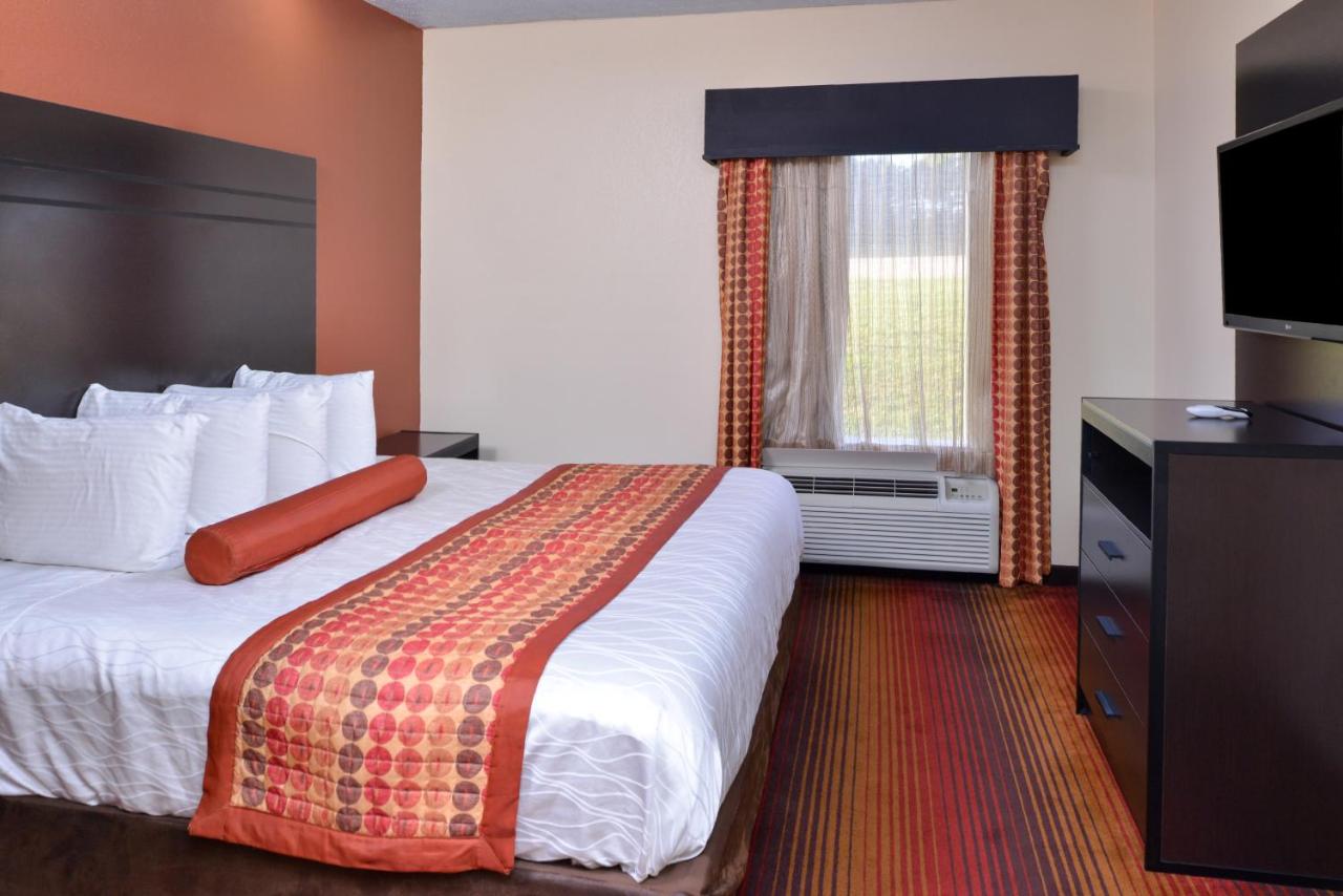 Deluxe King Suite at Red Roof Inn & Suites Clinton, MS