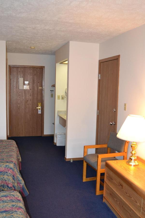 Queen Room with Two Queen Beds at Sky Lodge Inn & Suites