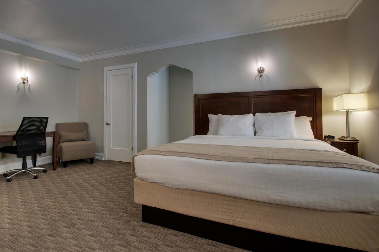 Junior Suite at The Knickerbocker on the Lake