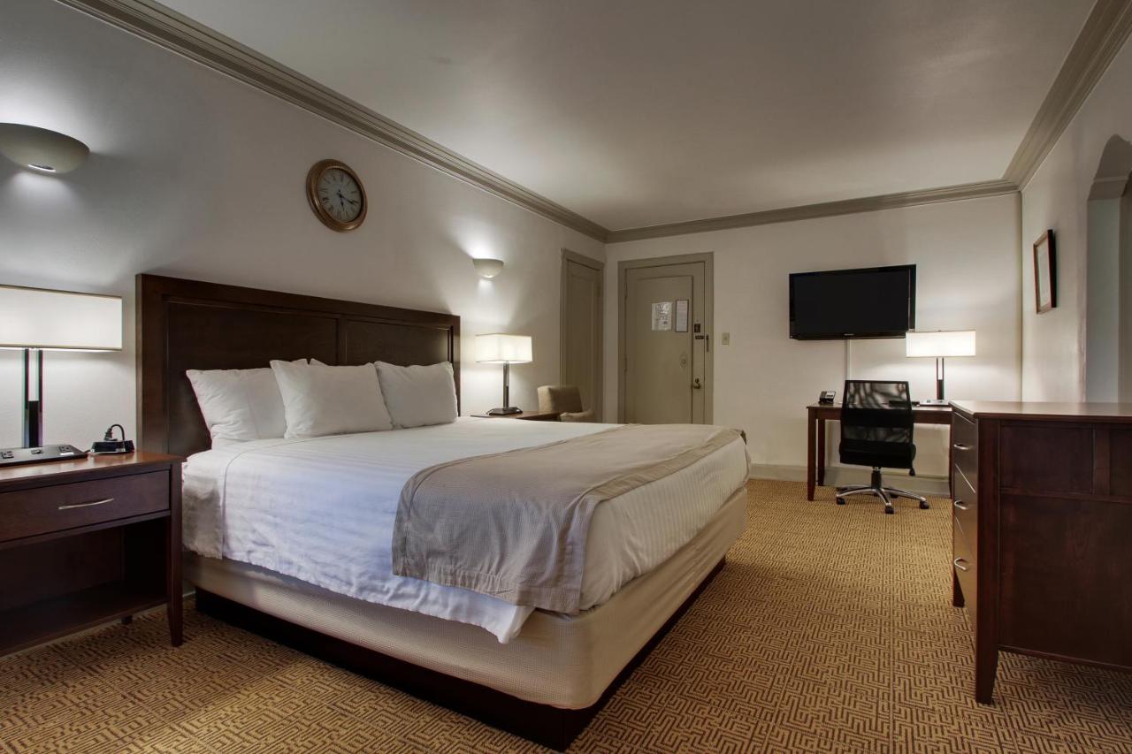 Junior Suite at The Knickerbocker on the Lake