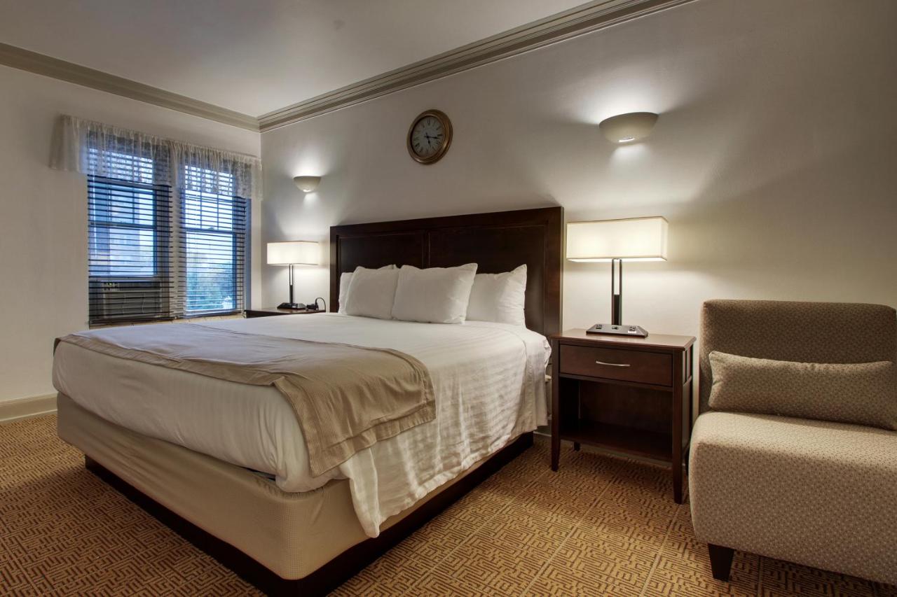 Junior Suite at The Knickerbocker on the Lake