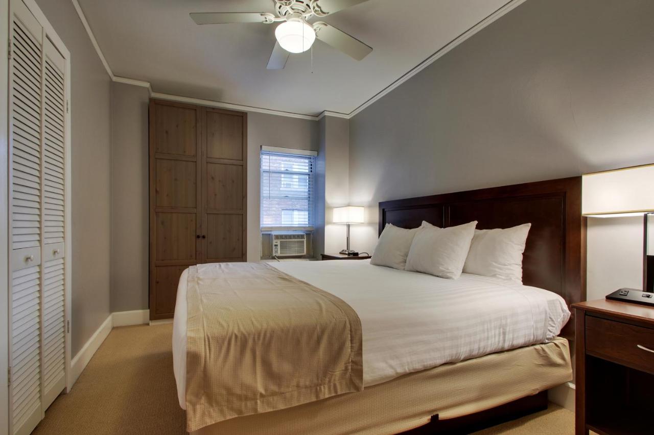 One-Bedroom Suite at The Knickerbocker on the Lake