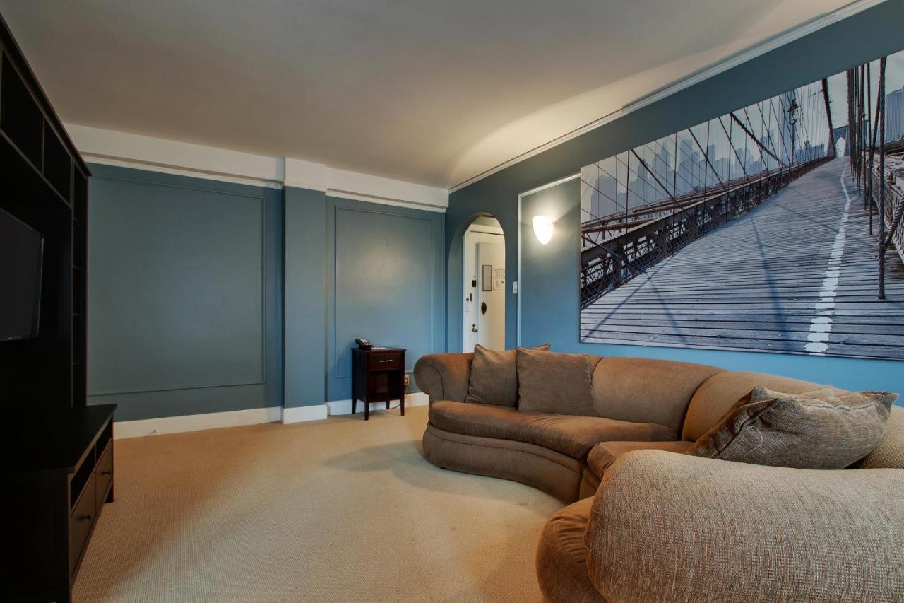 One-Bedroom Suite at The Knickerbocker on the Lake