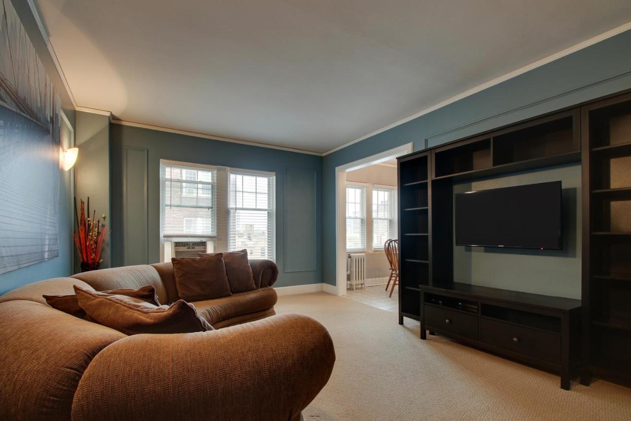 One-Bedroom Suite at The Knickerbocker on the Lake