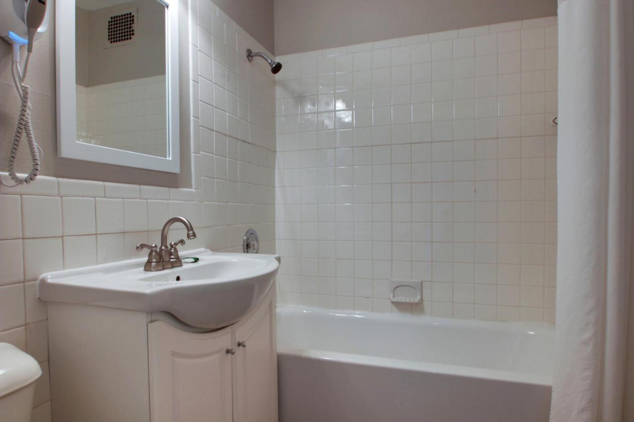 One-Bedroom Suite at The Knickerbocker on the Lake