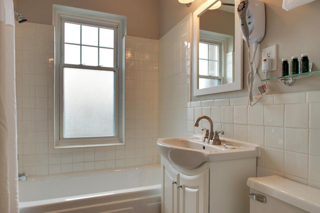 One-Bedroom Suite at The Knickerbocker on the Lake