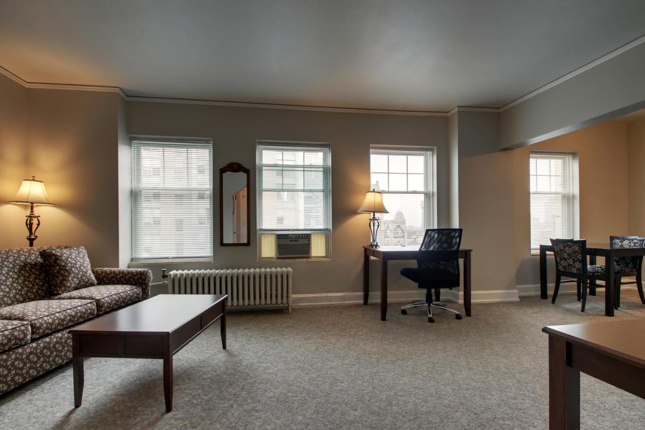 One-Bedroom Suite at The Knickerbocker on the Lake