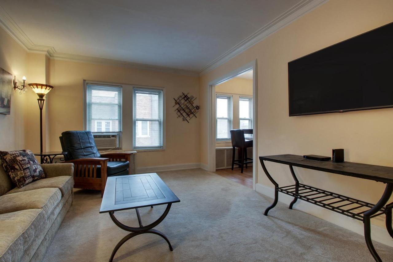 One-Bedroom Suite at The Knickerbocker on the Lake