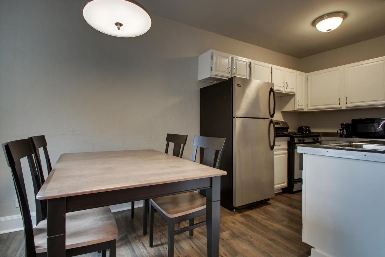 One-Bedroom Suite at The Knickerbocker on the Lake