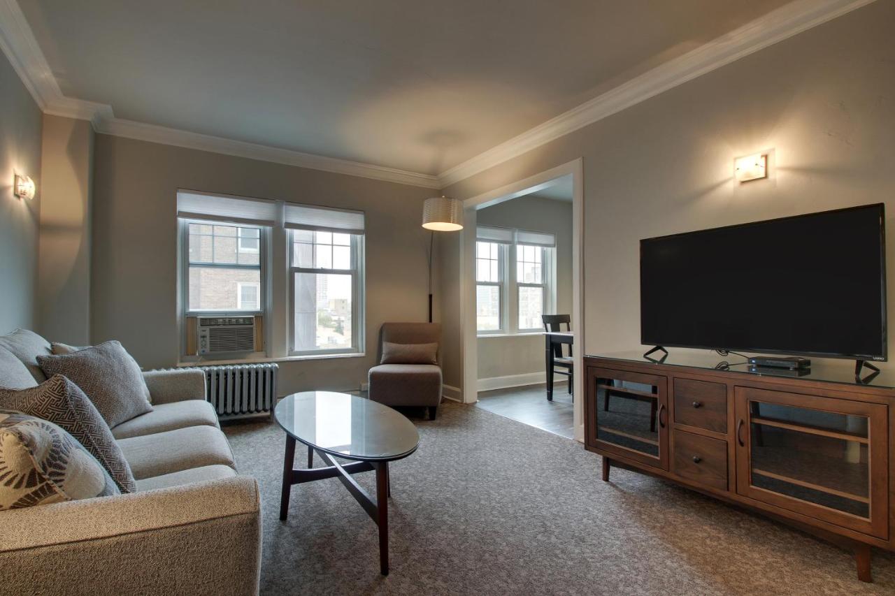 One-Bedroom Suite at The Knickerbocker on the Lake