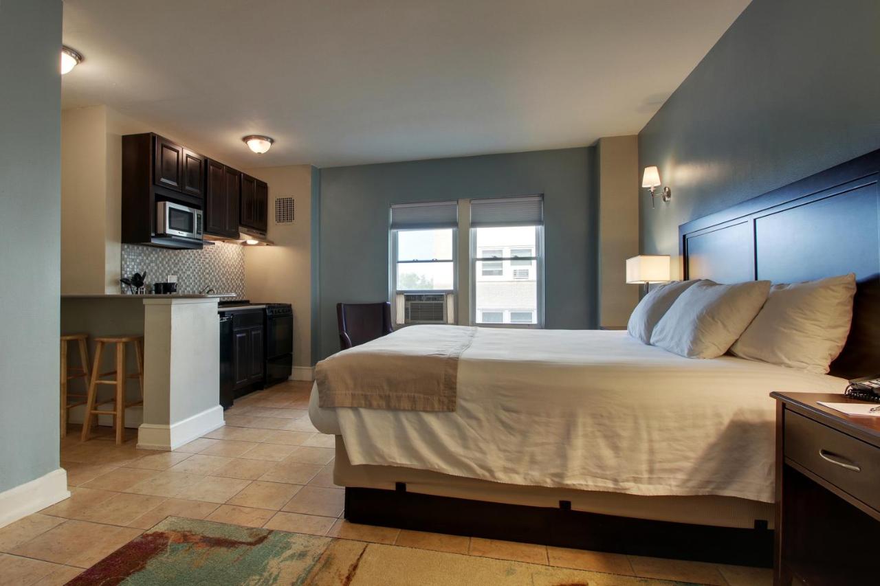 Deluxe Room at The Knickerbocker on the Lake