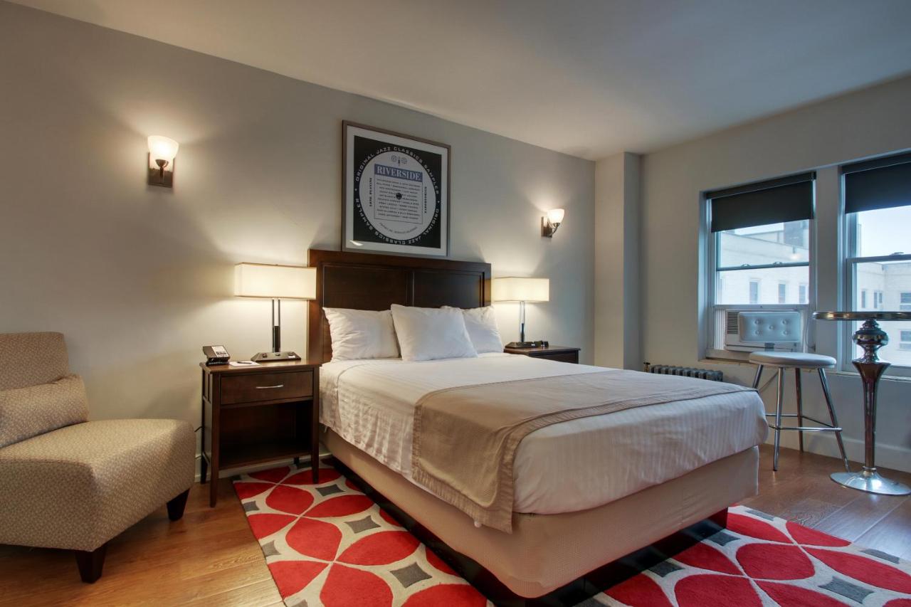 Deluxe Room at The Knickerbocker on the Lake