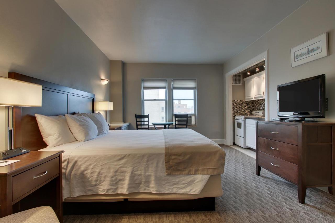 Deluxe Room at The Knickerbocker on the Lake